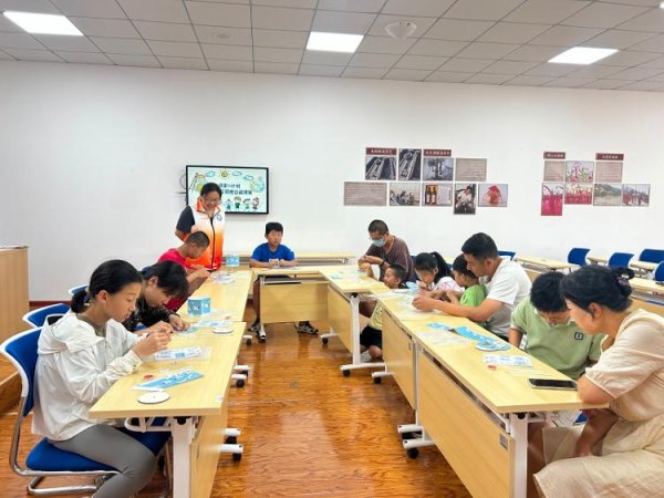 融金牛 沙子口街道社工站组织开展探索π计划之走马灯原理公益课堂