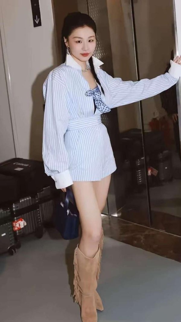 点搭网配资 一觉醒来金靖凭“胸”全国爆红！竟是王家卫录音惹的祸